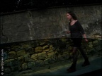 vv jeune fille devant le mur 20080711